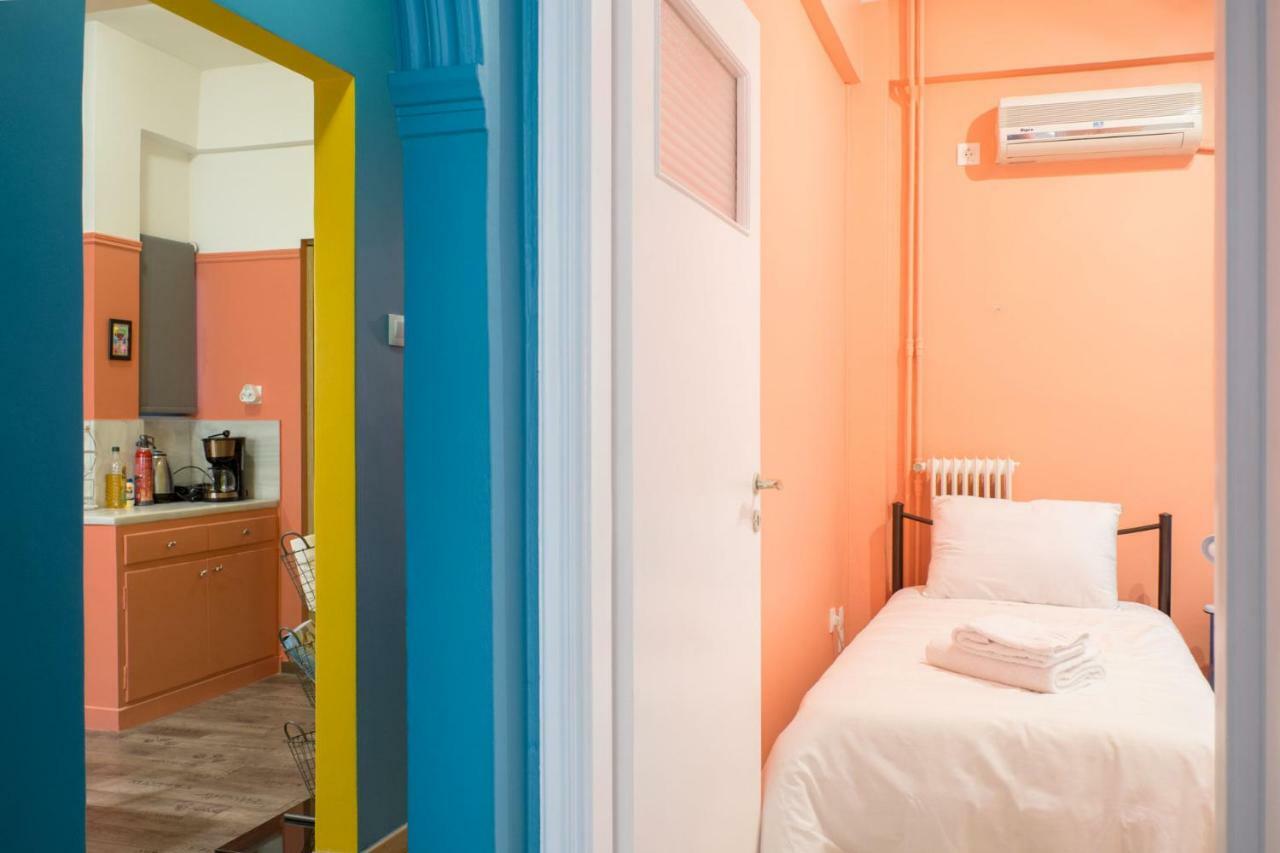 Casa de colores, next to the metro Atene Esterno foto