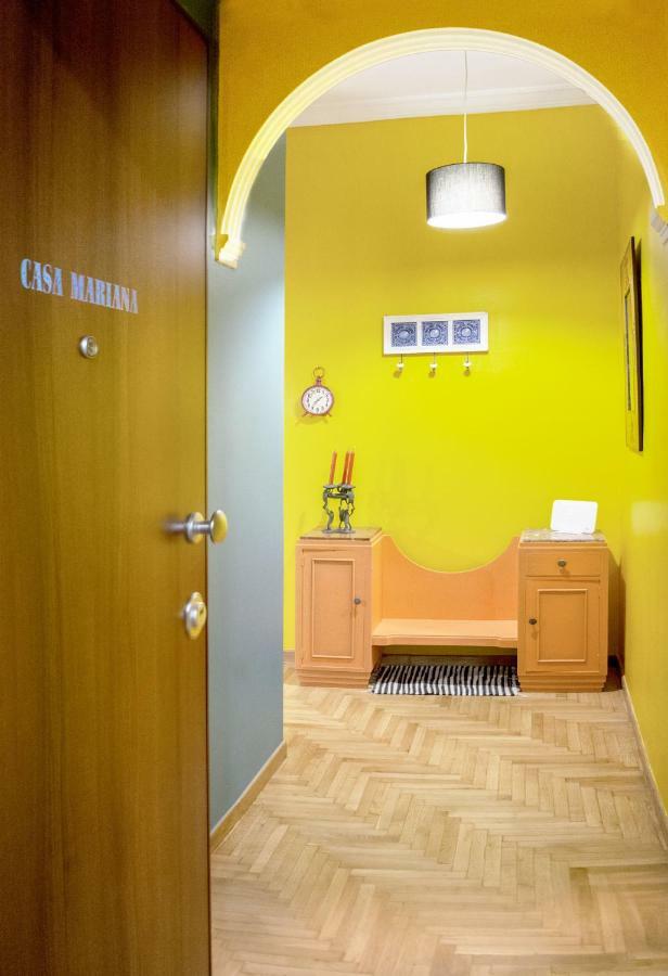 Casa de colores, next to the metro Atene Esterno foto